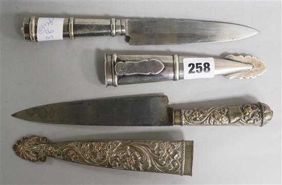 Two Gaucho daggers